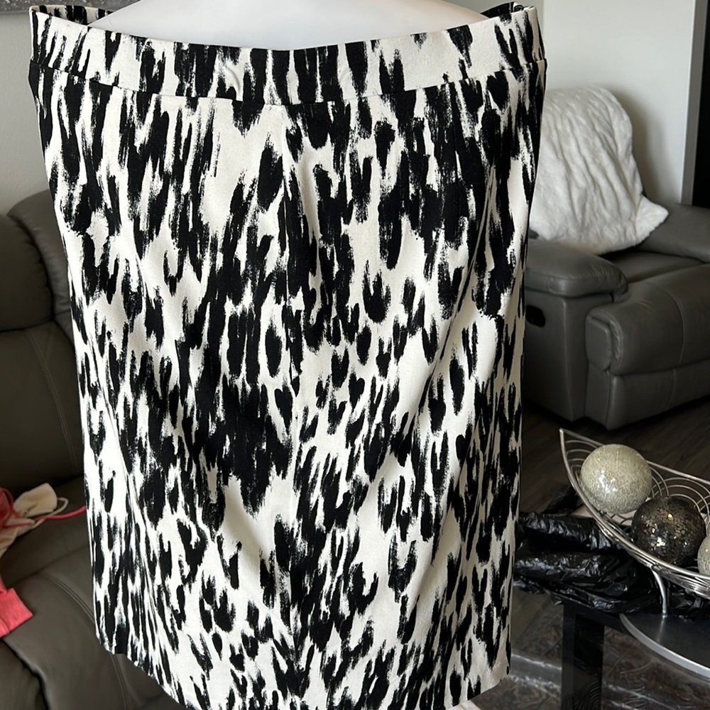 Ann Taylor black and ivory skirt